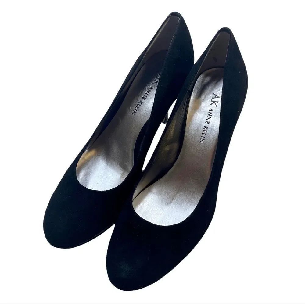Anne Klein Black Suede Round Toe Pumps in ladies Sz 7M